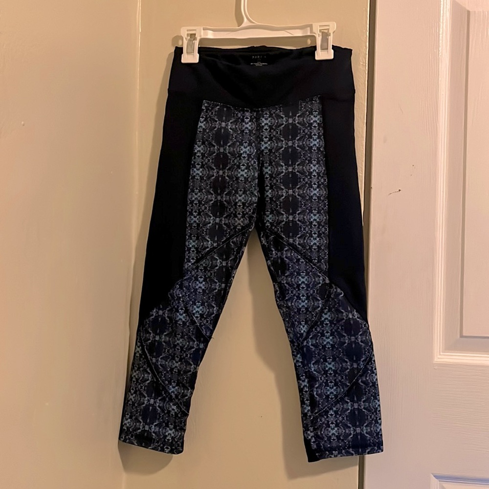 Work out leggings, Size Xs , color dark blue with patterns
